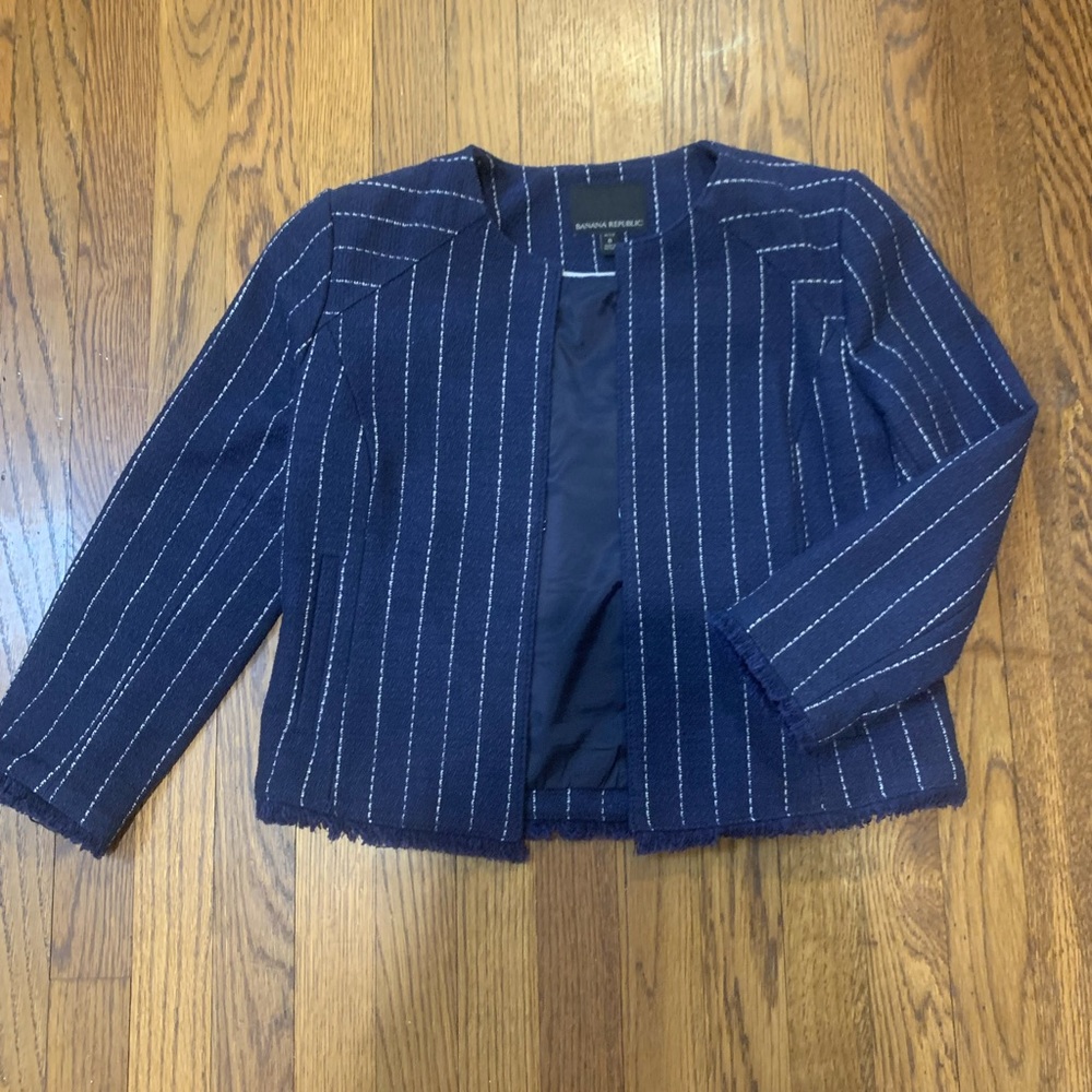 Great navy work blazer with fringe edges and single clasp.